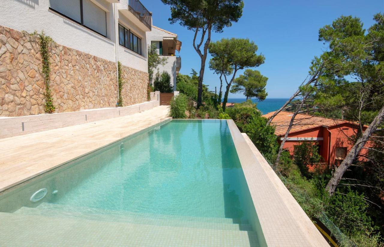 Appartement La Vie En Rouge Sa Riera Duplex, Private Parking